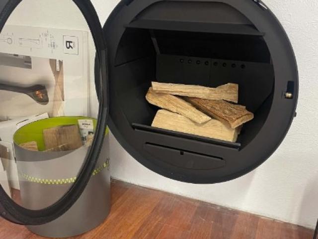 La Cheminée bois  ROCAL D7 suspendue: le feu en toute légèreté